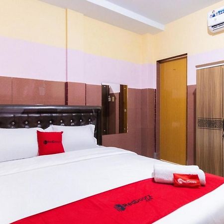 Reddoorz Plus @ Jalan Gatot Subroto Medan Sunggal Exteriör bild