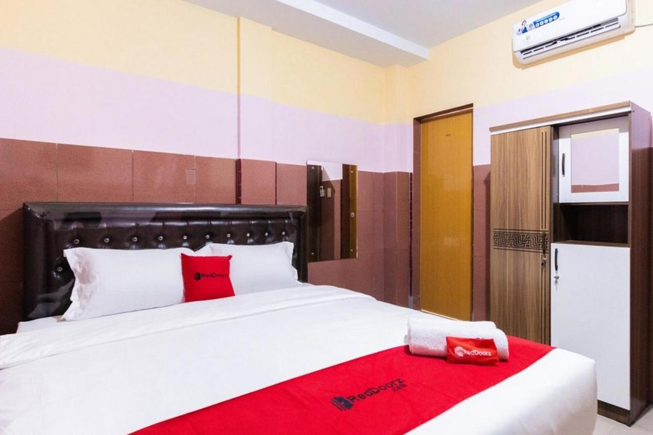 Reddoorz Plus @ Jalan Gatot Subroto Medan Sunggal Exteriör bild