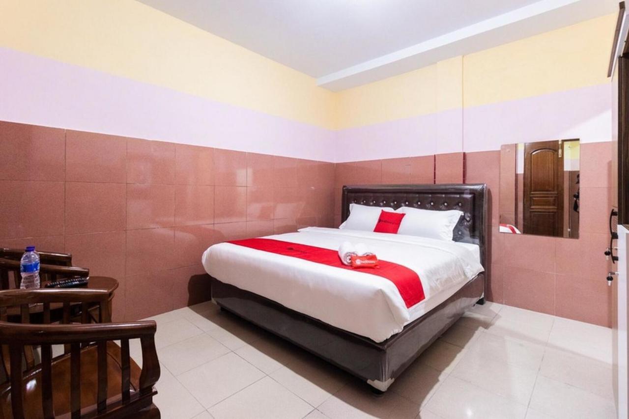 Reddoorz Plus @ Jalan Gatot Subroto Medan Sunggal Exteriör bild