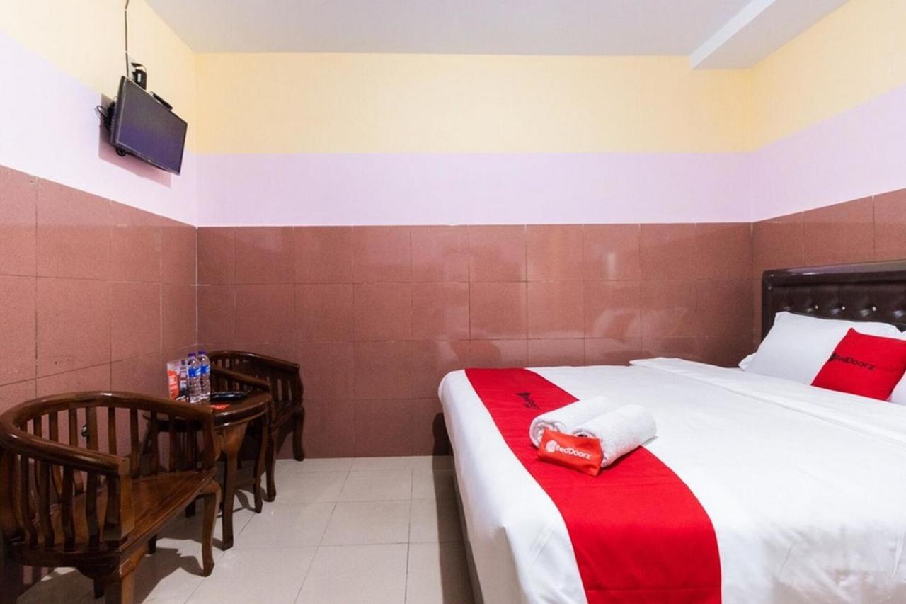 Reddoorz Plus @ Jalan Gatot Subroto Medan Sunggal Exteriör bild