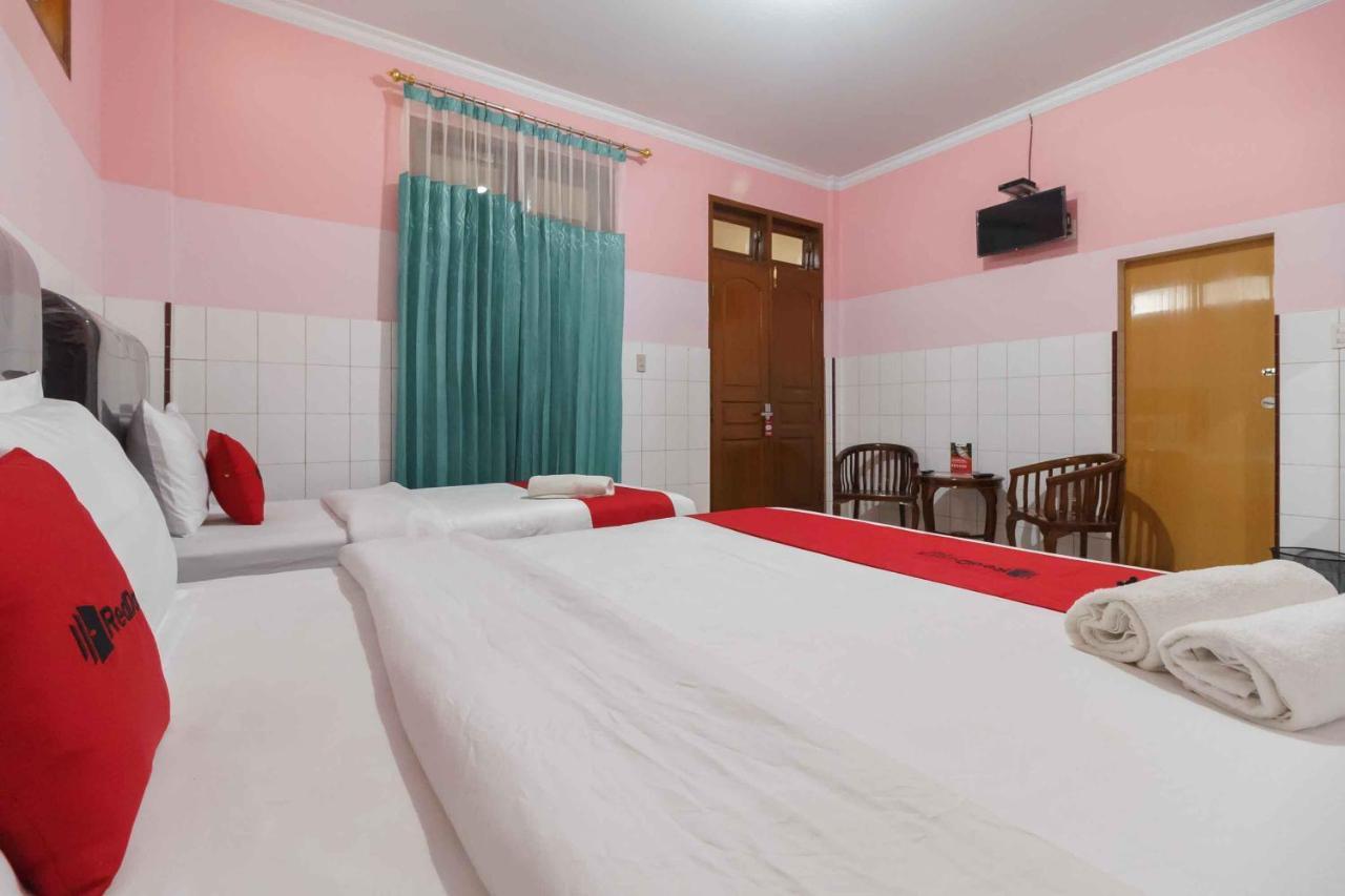 Reddoorz Plus @ Jalan Gatot Subroto Medan Sunggal Exteriör bild
