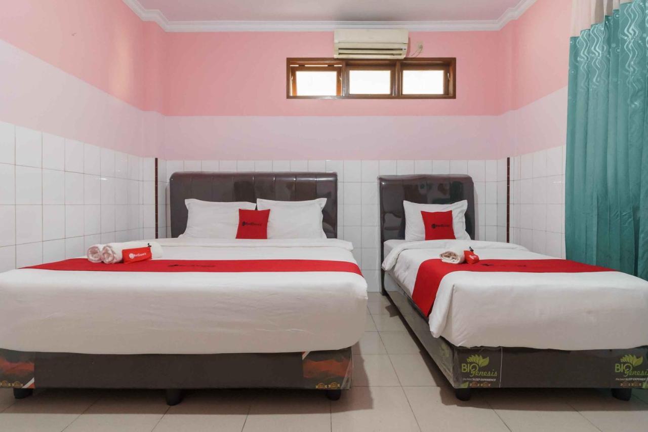 Reddoorz Plus @ Jalan Gatot Subroto Medan Sunggal Exteriör bild